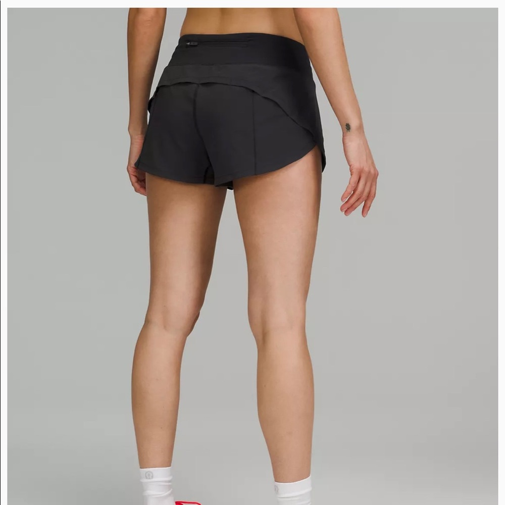 Lululemon Speed Up Low-Rise Lined Short 2.5" (Size 6)